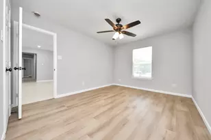 5835 Kenilwood Dr, Houston, TX 77033 - Photo 20