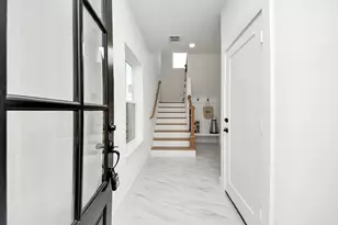 719 Marcella St, Houston, TX 77091 - Photo 4