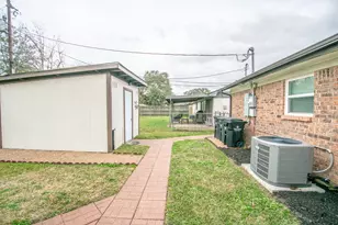 501 Southbend Dr, Alvin, TX 77511 - Photo 32