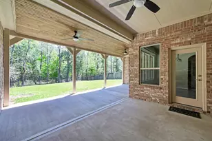 2051 Brookmont Dr, Conroe, TX 77301 - Photo 38