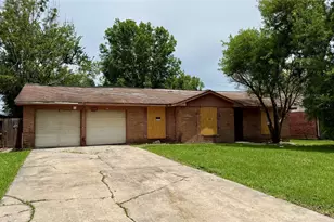 504 Pamela Dr, Baytown, TX 77521 - Photo 2