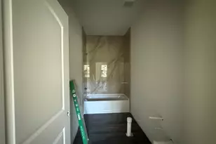 517 E Linney St, Dayton, TX 77535 - Photo 8