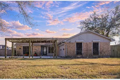 9 Colony Square, Angleton, TX 77515 - Photo 1