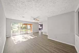 4319 Tiffany Dr, Houston, TX 77045 - Photo 2