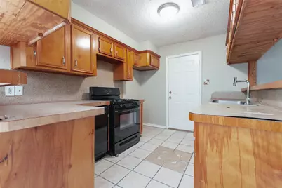 3719 Heatherbrook Drive, Houston, TX 77045 - Photo 4