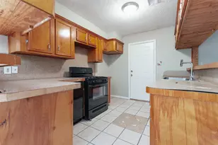 3719 Heatherbrook Dr, Houston, TX 77045 - Photo 4