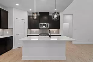 707 Campbell Xing Ct, Willis, TX 77318 - Photo 4