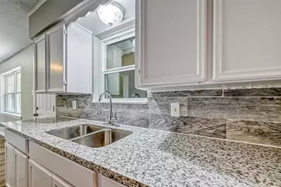 5606 Elm Springs Drive, Houston, TX 77048 - Photo 6