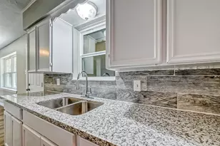 5606 Elm Springs Dr, Houston, TX 77048 - Photo 6