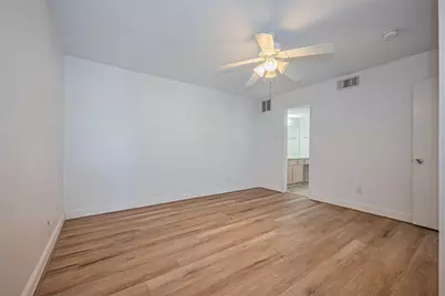 2750 Holly Hall Street #910, Houston, TX 77054 - Photo 18