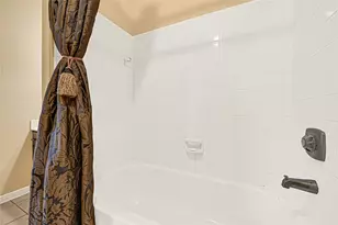 9800 Pagewood Ln, Houston, TX 77042 - Photo 26