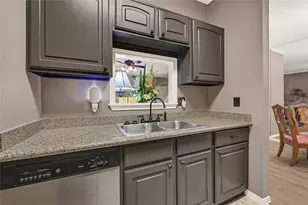 9800 Pagewood Ln, Houston, TX 77042 - Photo 12