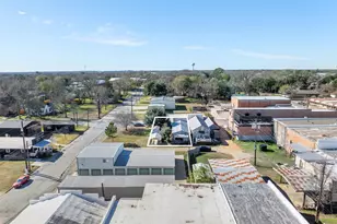 207 S Hill St, Caldwell, TX 77836 - Photo 28