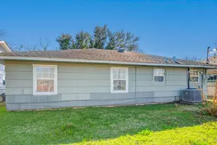 714 W 7th St, Freeport, TX 77541 - Photo 28