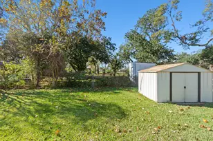 418 S Shanks St, Clute, TX 77531 - Photo 28