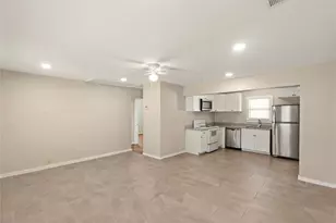 418 S Shanks St, Clute, TX 77531 - Photo 12