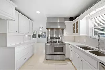 8102 Durklyn Lane, Houston, TX 77070 - Photo 14