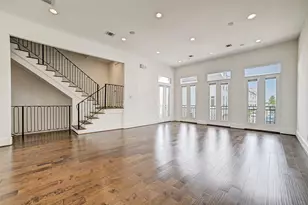 1010 Savannah Cedar Ln, Houston, TX 77043 - Photo 18