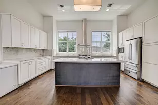 1010 Savannah Cedar Ln, Houston, TX 77043 - Photo 22