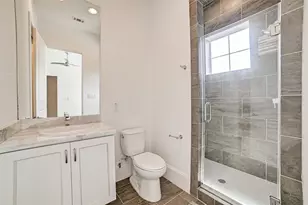1010 Savannah Cedar Ln, Houston, TX 77043 - Photo 32