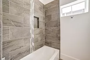 1010 Savannah Cedar Ln, Houston, TX 77043 - Photo 10