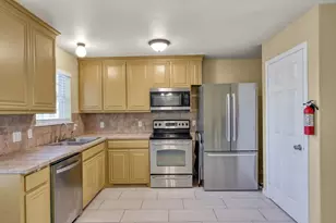 125 Pine St, Prairie View, TX 77445 - Photo 22