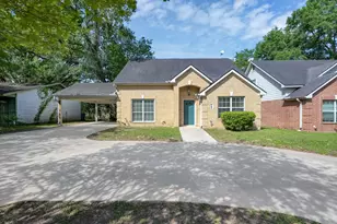 125 Pine St, Prairie View, TX 77445 - Photo 1