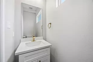 2207 Des Chaumes St, Houston, TX 77026 - Photo 14