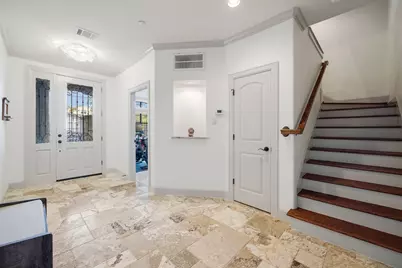 2415 Commonwealth Street, Houston, TX 77006 - Photo 8