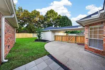 2015 Rosalyn Court, Sugar Land, TX 77478 - Photo 32
