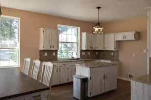 217 Plum Cir, Lake Jackson, TX 77566 - Photo 6