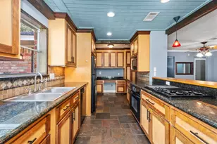 104 Anna St, Tomball, TX 77375 - Photo 6