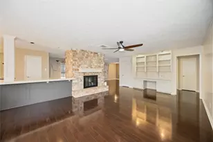 9871 Sageaspen Ln, Houston, TX 77089 - Photo 10