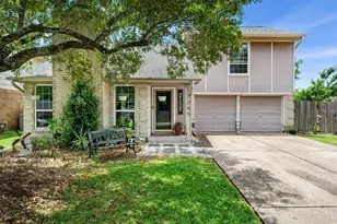 205 Oak Harbor Dr, Houston, TX 77062 - Photo 2