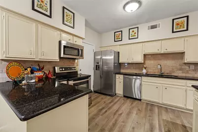 10121 Valley Forge Drive, Houston, TX 77042 - Photo 14