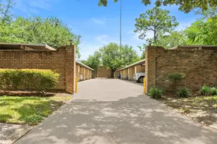 12907 Trail Hollow Dr, Houston, TX 77079 - Photo 46