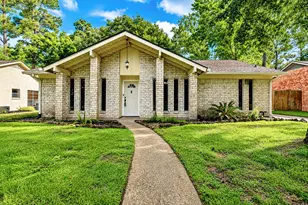 1907 Round Spring Dr, Houston, TX 77339 - Photo 4