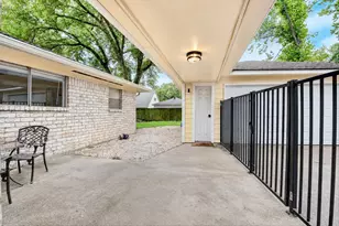 1907 Round Spring Dr, Houston, TX 77339 - Photo 32