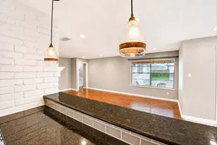 1907 Round Spring Dr, Houston, TX 77339 - Photo 10