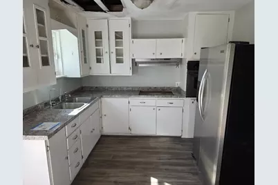 717 S Valderas Street, Angleton, TX 77515 - Photo 2