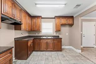 5646 Belmark St, Houston, TX 77033 - Photo 6