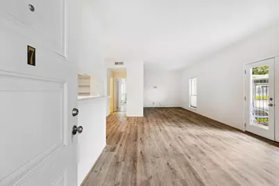 2425 Augusta Drive #7, Houston, TX 77057 - Photo 2