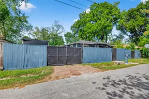 968 Garapan St, Houston, TX 77091 - Photo 4