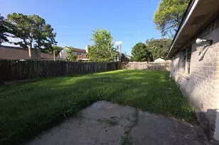 16214 Sierra Grande Dr, Houston, TX 77083 - Photo 2