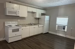 1709 W 4th St, Freeport, TX 77541 - Photo 2