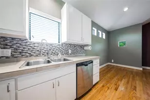 3027 Buttercup St, Houston, TX 77063 - Photo 12