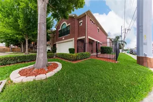 3027 Buttercup St, Houston, TX 77063 - Photo 14
