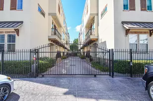 1126 W 16th St, Houston, TX 77008 - Photo 2