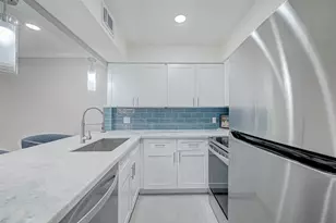 925 Wax Myrtle Ln, Houston, TX 77079 - Photo 10