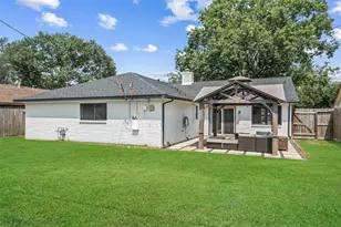 6107 Golden Forest Dr, Houston, TX 77092 - Photo 4